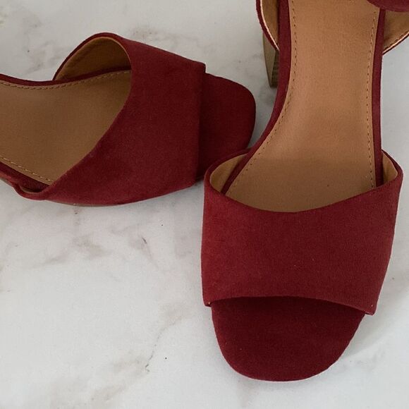 Universal thread platform sandals NWOT - Picture 3 of 5